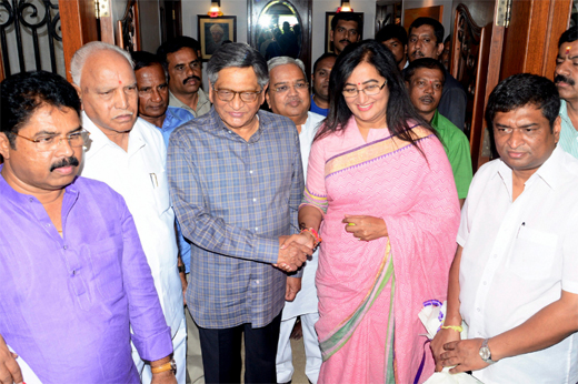 Sumalatha meets BJP leaders